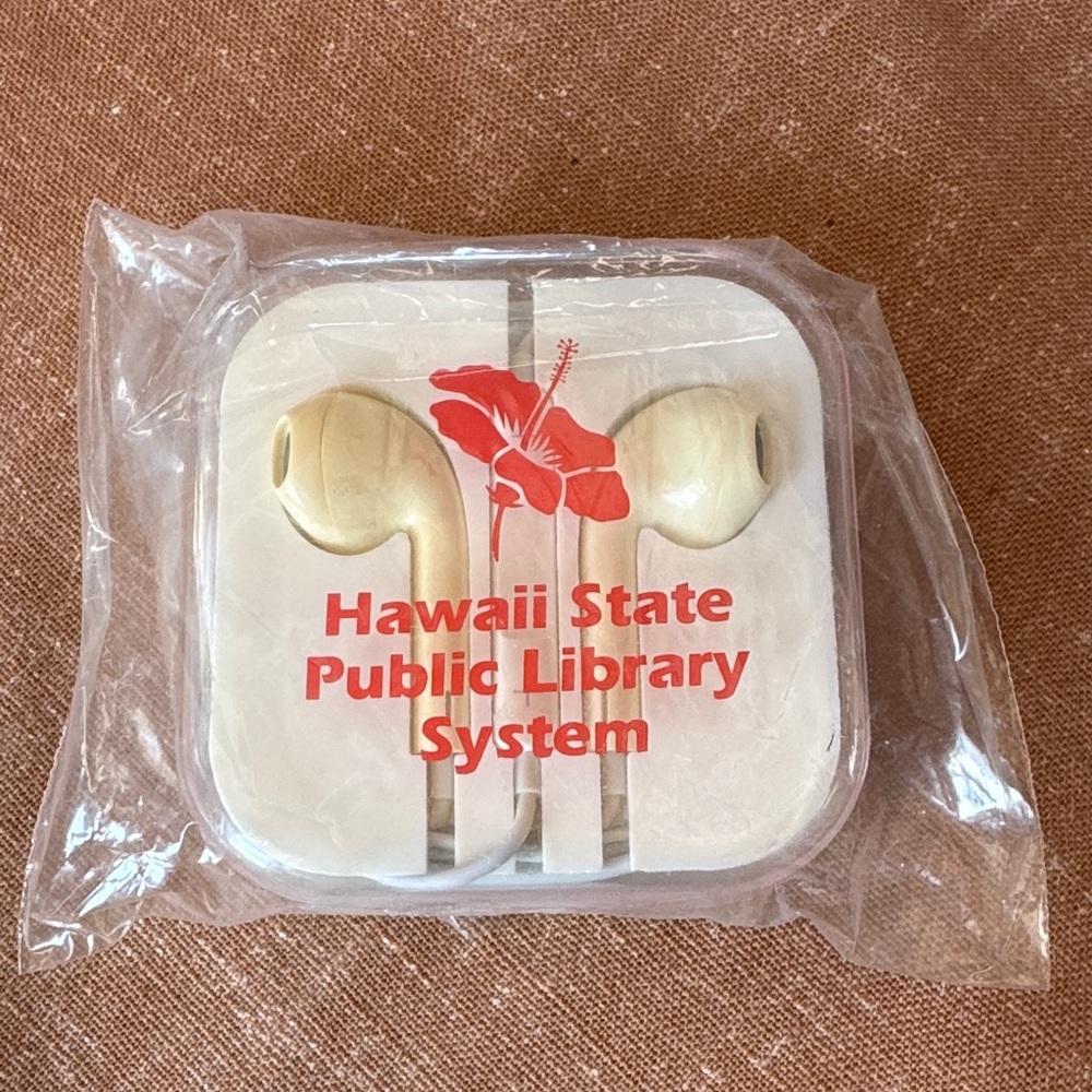 Cream Earbuds